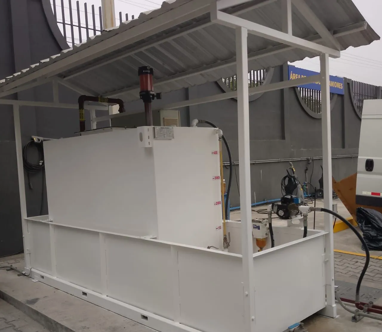 Estación de combustible compacta — Tanques metálicas | NIVEL JM
